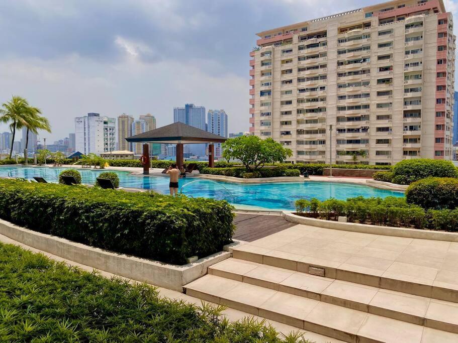 Makati Penthouse With Stunning City Skyline View Manilla Buitenkant foto