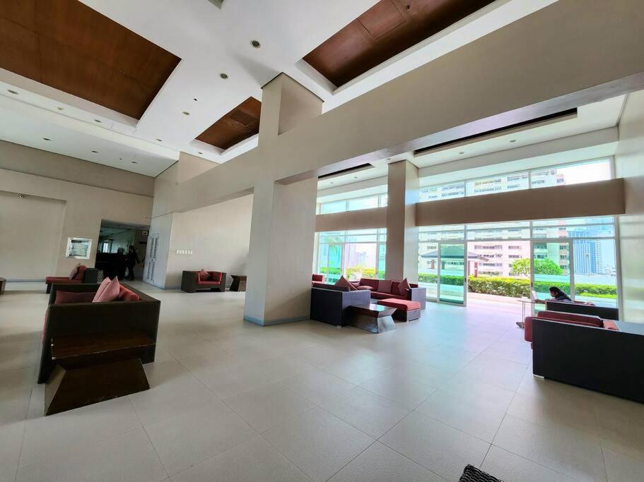 Makati Penthouse With Stunning City Skyline View Manilla Buitenkant foto
